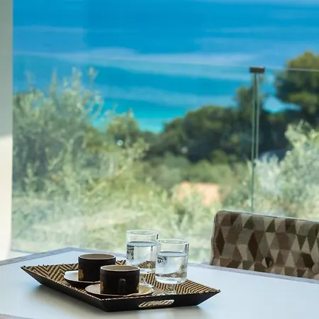 Ouranos - Luxurius Modern Pool, Close To The