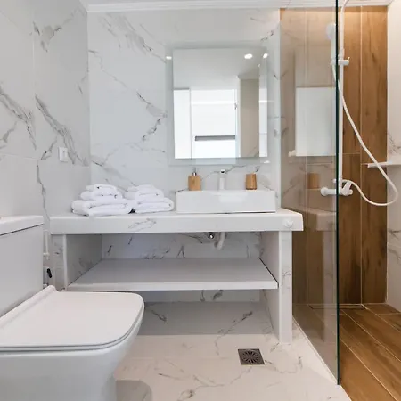 Ouranos - Luxurius Modern Pool, Close To The Villa