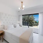 Ouranos - Luxurius Modern Pool, Close To The