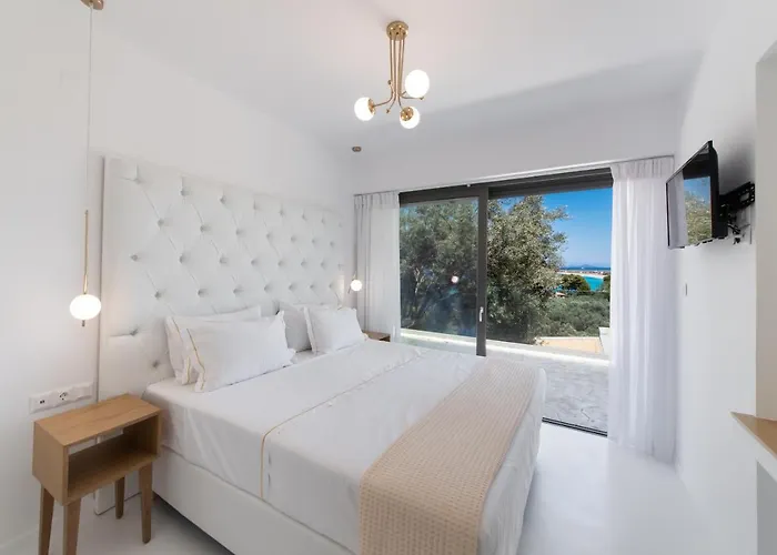 Ouranos - Luxurius Modern Pool, Close To The